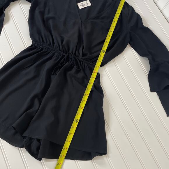 NWT Express Black Bell Sleeve Faux Wrap Romper Size XXS - Picture 8 of 9